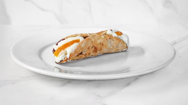 Cannoli.